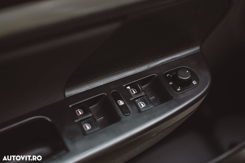 Volkswagen Golf 1.6 TDI DPF Comfortline - 20