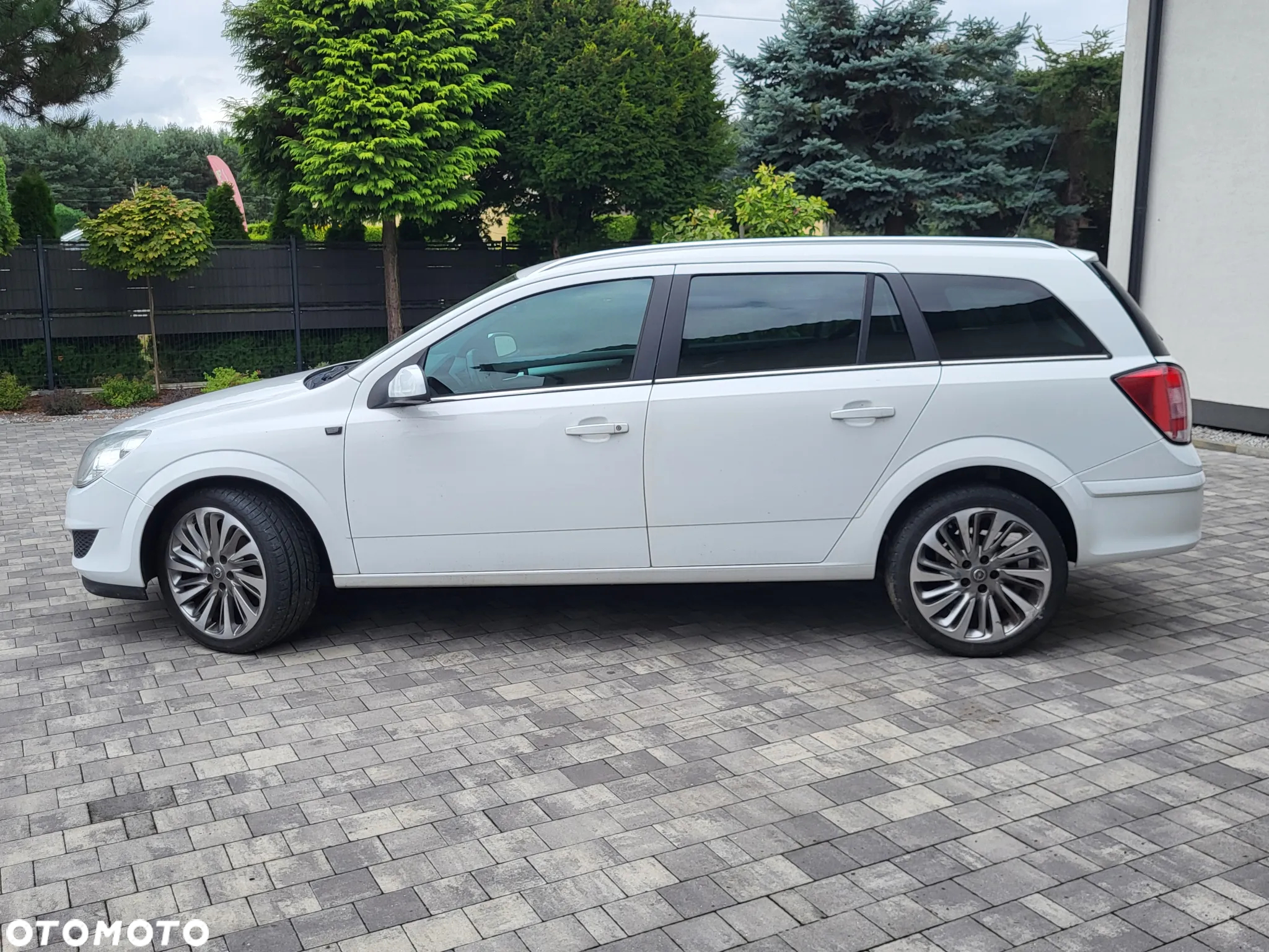 Opel Astra 1.8 Caravan Edition 111 Jahre - 8