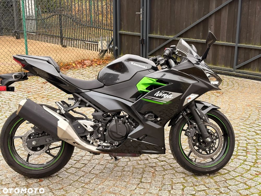 Kawasaki Ninja 400 - 1