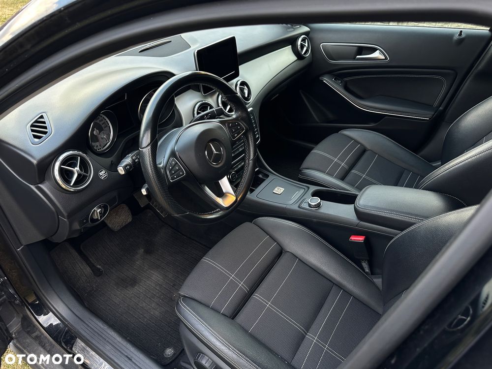 Mercedes-Benz GLA 220 d 4Matic 7G-DCT - 14