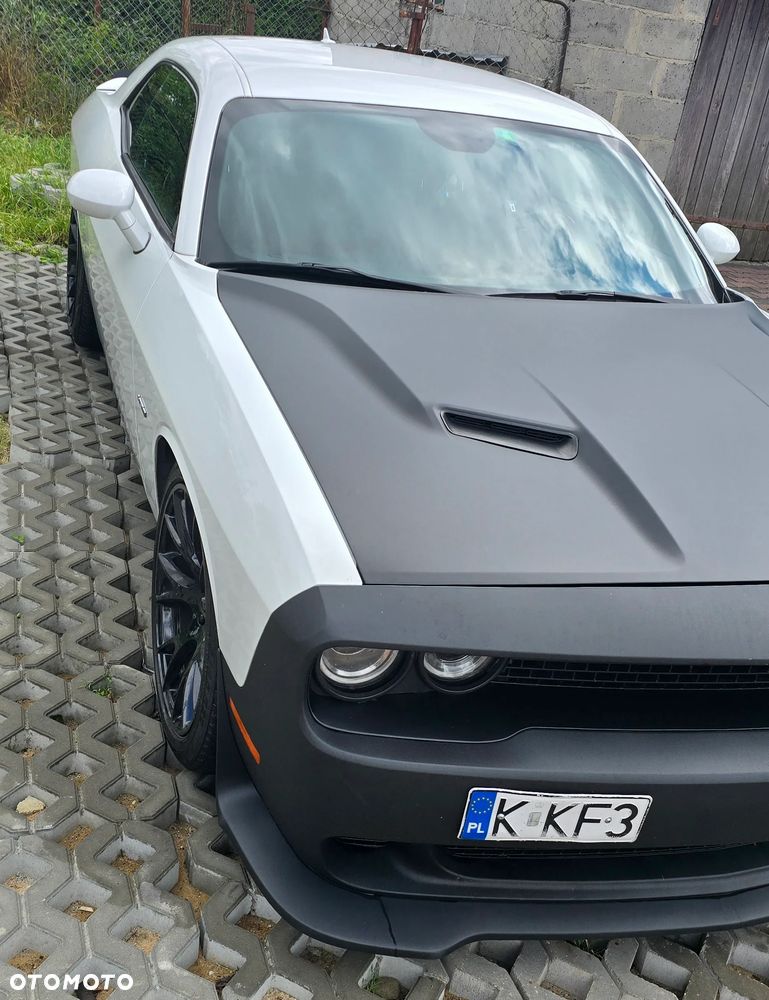 Dodge Challenger - 16