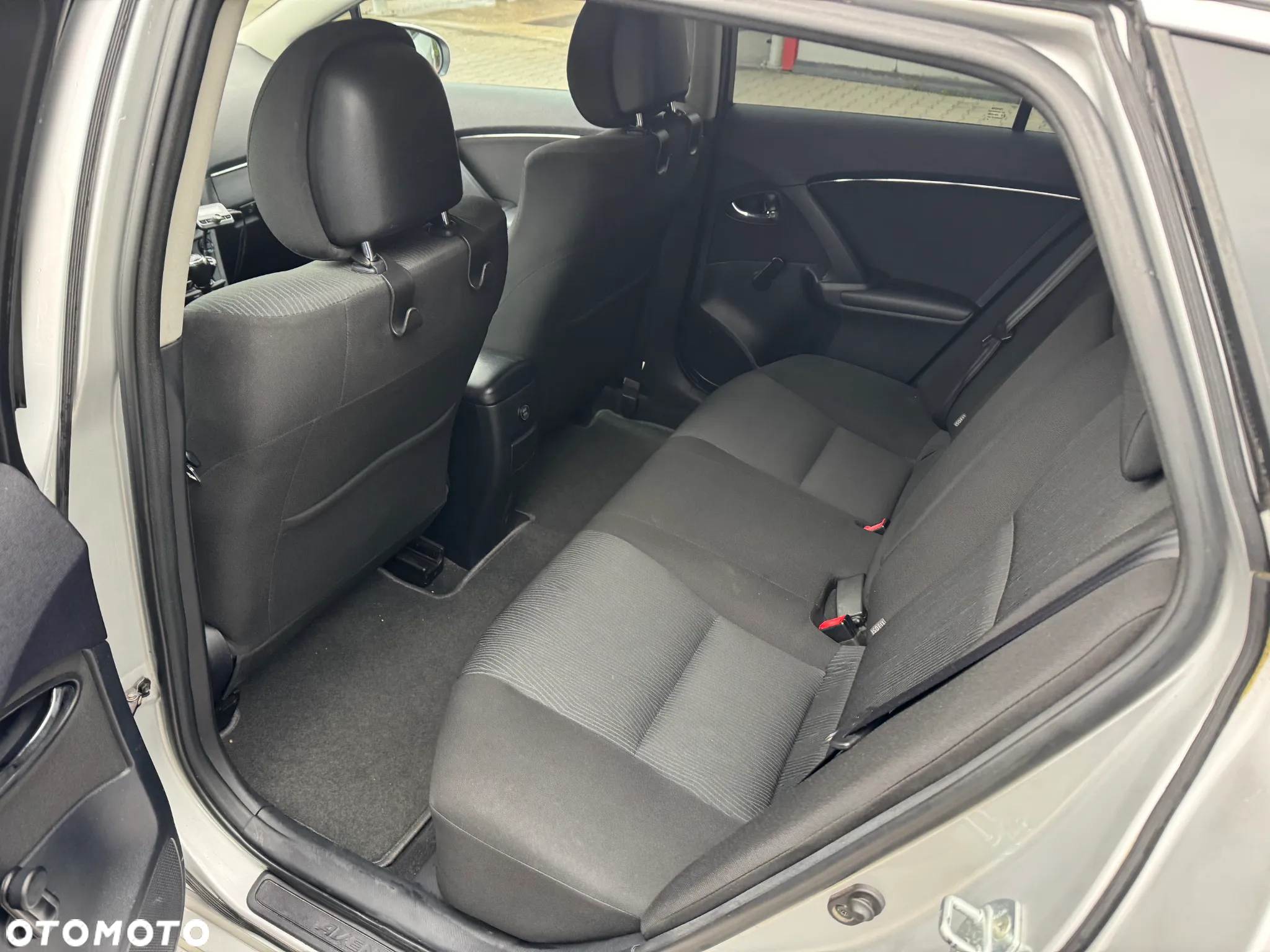 Toyota Avensis 1.8 Luna - 10