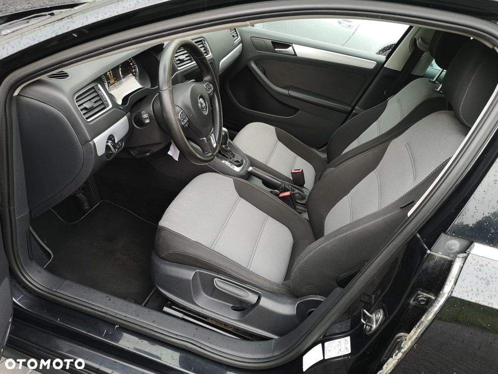 Volkswagen Jetta - 18