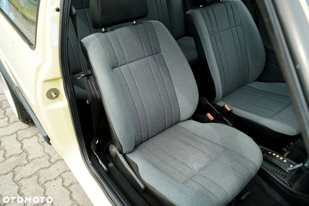 Volkswagen Golf - 24