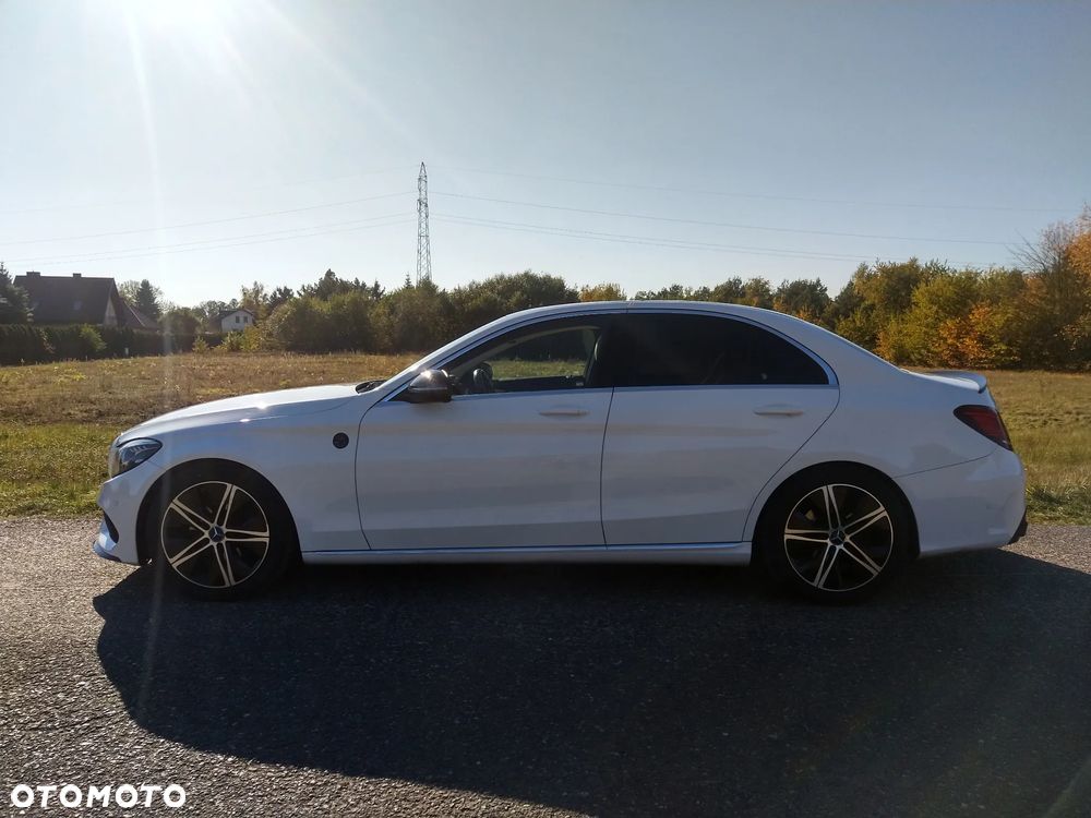 Mercedes-Benz Klasa C 300 4Matic 9G-TRONIC AMG Line - 3