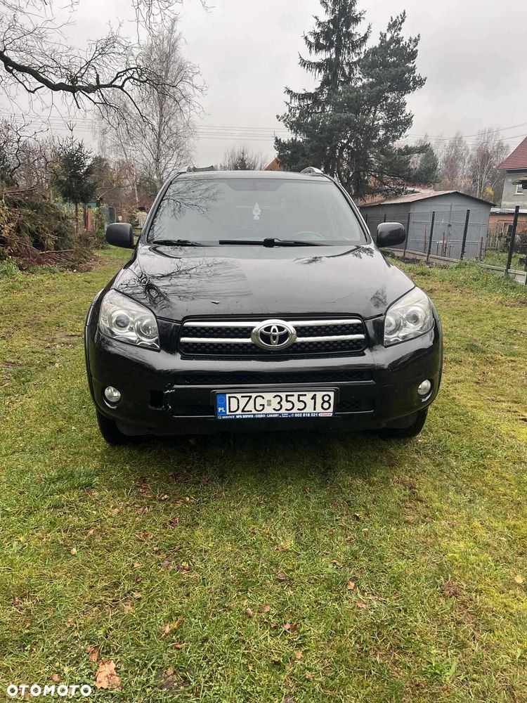 Toyota RAV4 - 1