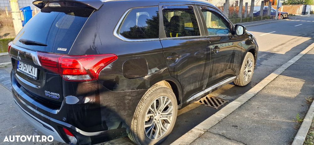 Mitsubishi Outlander PHEV 2.4 L 4X4 Instyle+ - 9