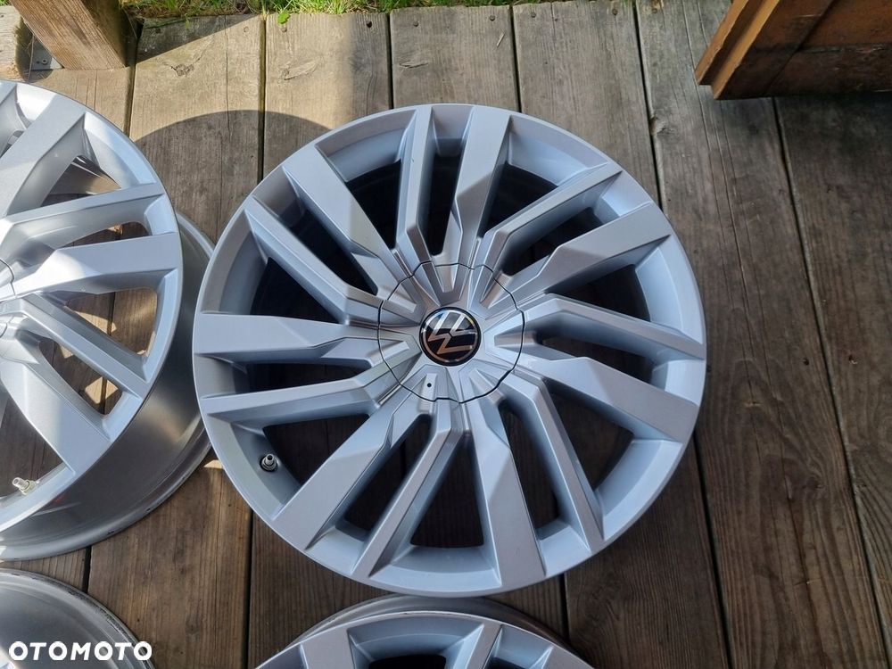 VW TOUAREQ III 760 alu 8jx19h2 et28 5X112,super stan - 3