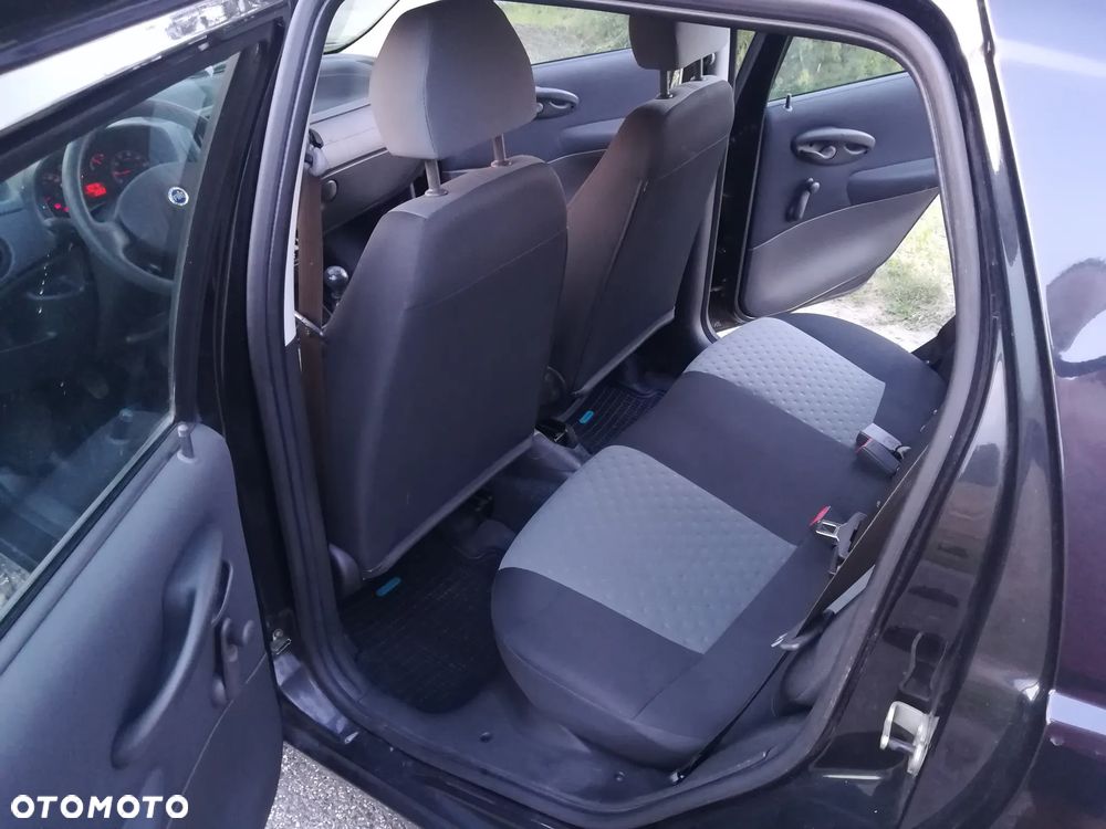 Fiat Punto 1.2 8V Active - 10