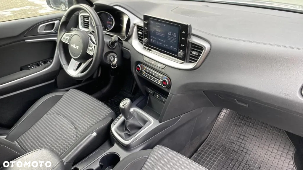 Kia Ceed 1.5 T-GDI M - 10