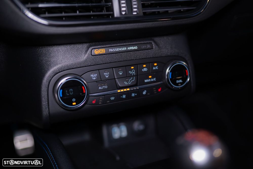 Ford Focus 2.3 EcoBoost S&S ST - 38