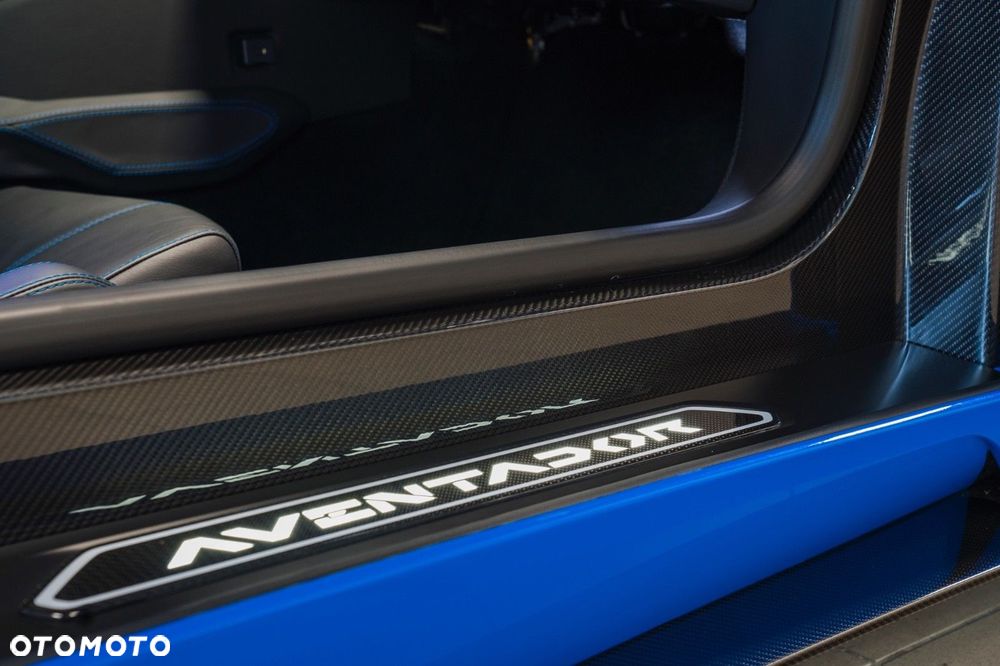 Lamborghini Aventador - 20