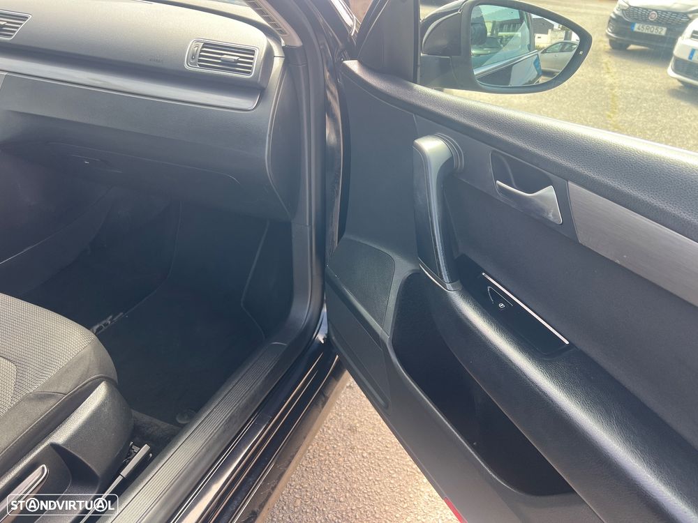 VW Passat 1.6 TDI Confortline - 30