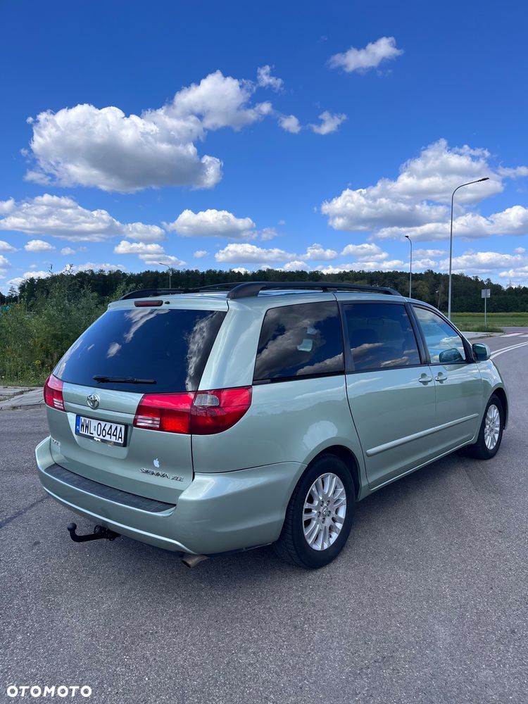 Toyota Sienna - 6