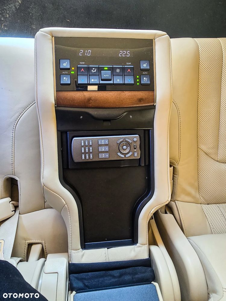 Lexus LX 570 Omotenashi - 9