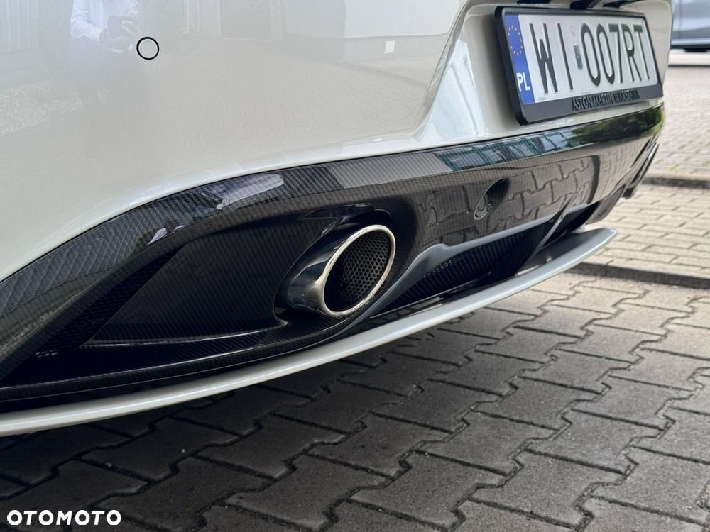 Aston Martin Vanquish - 12