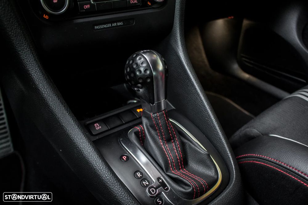 VW Golf 2.0 GTI DSG adidas - 19