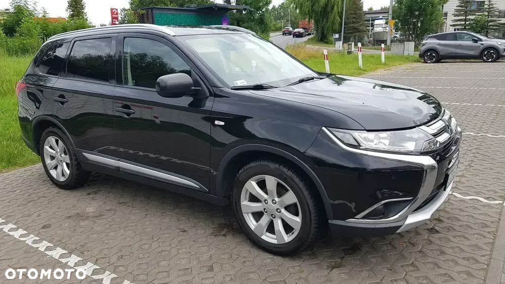 Mitsubishi Outlander 2.0 Invite + 2WD - 9