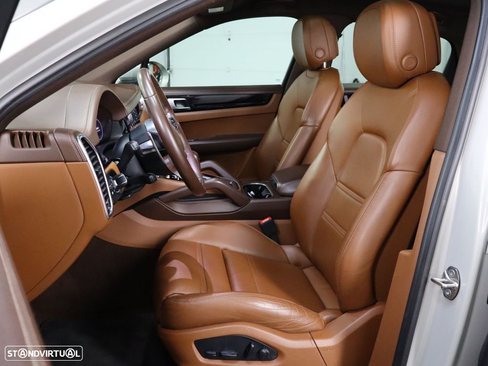 Porsche Cayenne Coupé E-Hybrid - 6