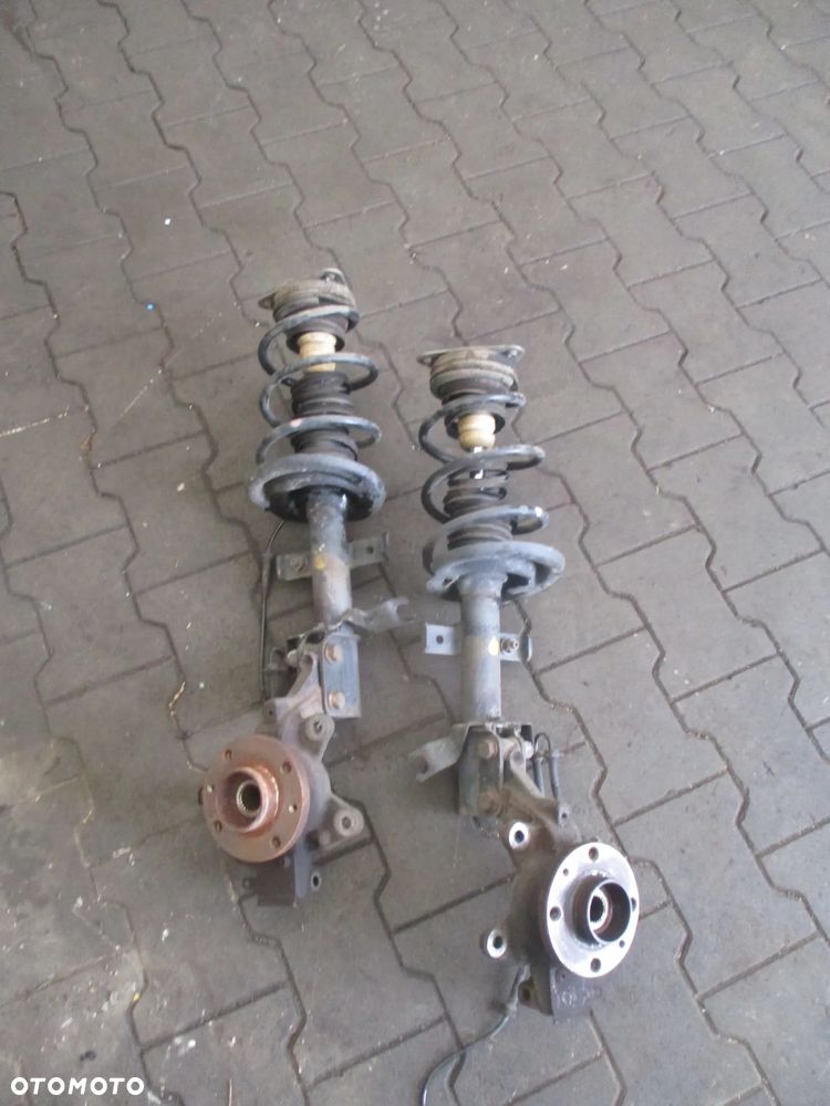 RENAULT CLIO IV 4 2012-2019 ZWROTNICA AMORTYZATOR PRZEDNI PRZÓD 1.5 DCI