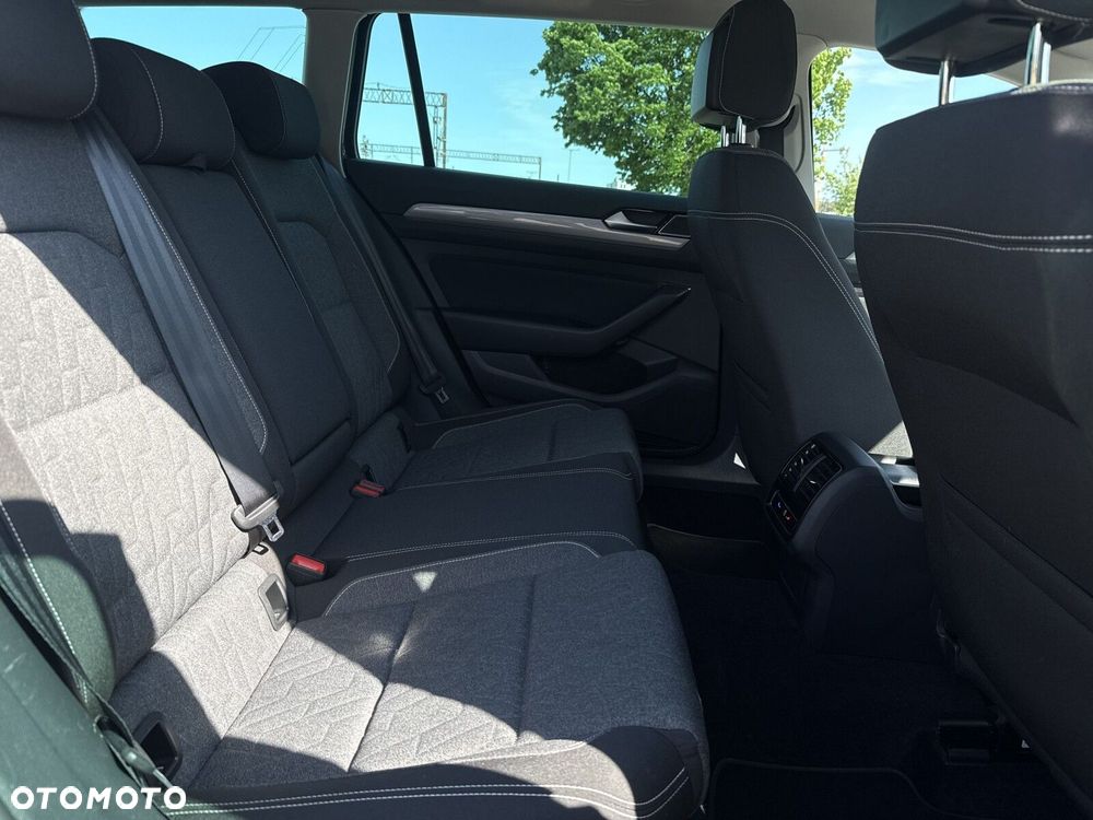 Volkswagen Passat Variant 2.0 TDI EVO Business DSG - 32
