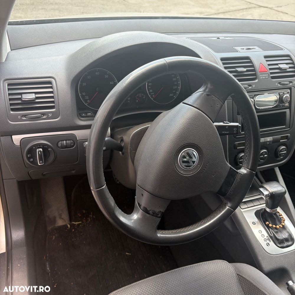 Volkswagen Golf - 8