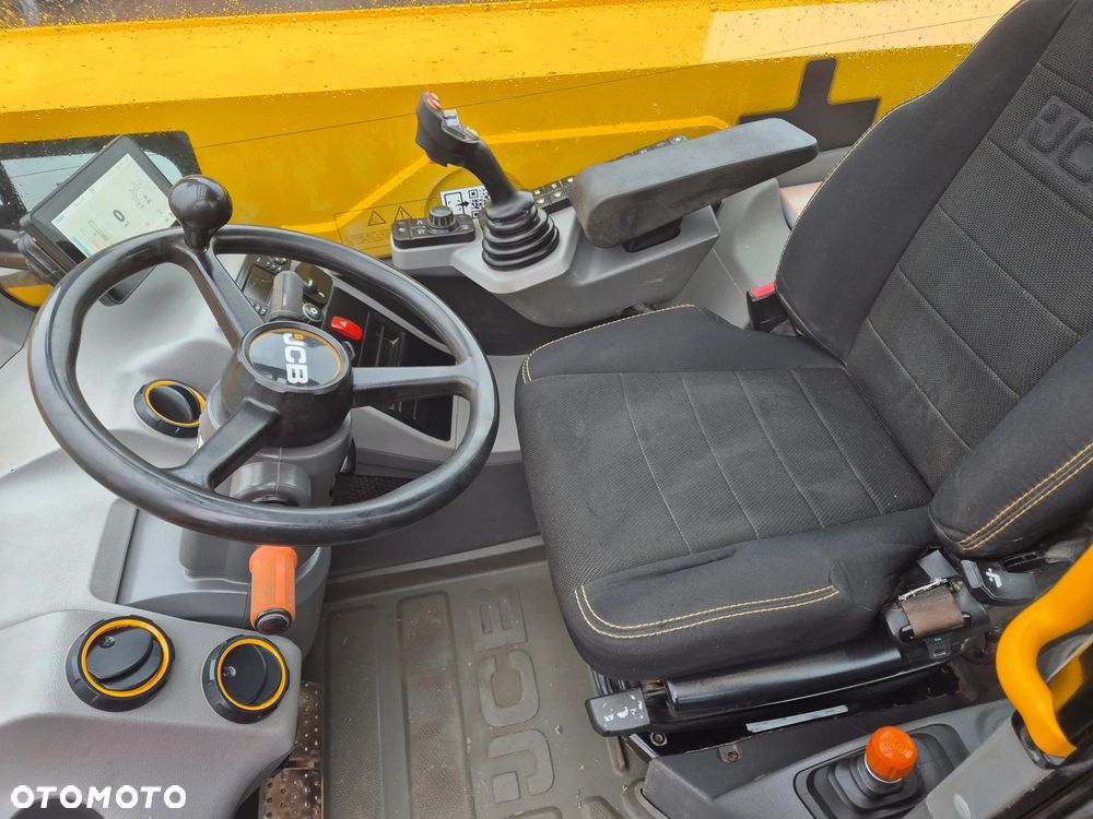 JCB - 7