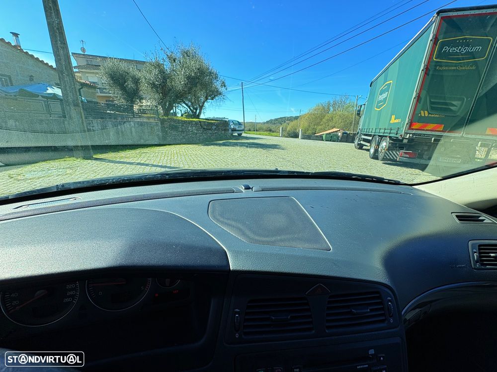 Volvo S60 2.4 D5 - 25