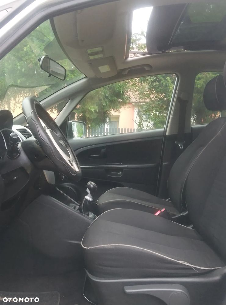 Kia Venga 1.6 CRDi 128 Dream Team Edition - 9