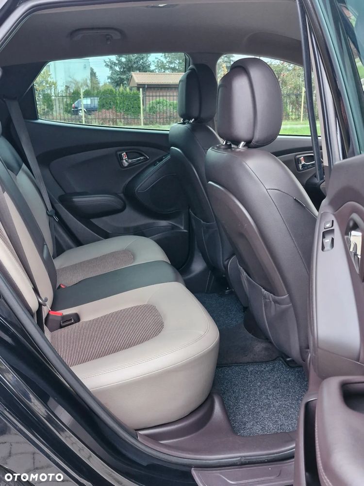 Hyundai ix35 2.0 CRDi 4WD Fifa World Cup Gold Edition - 14