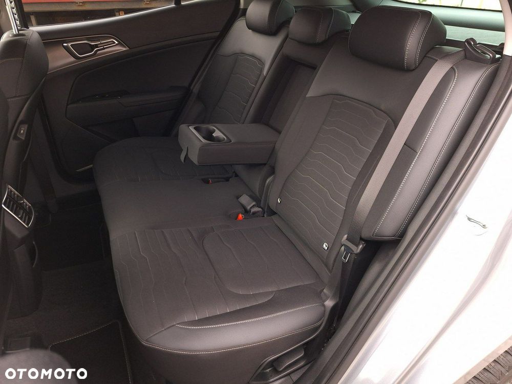 Kia Sportage 1.6 T-GDI HEV Business Line 2WD - 29