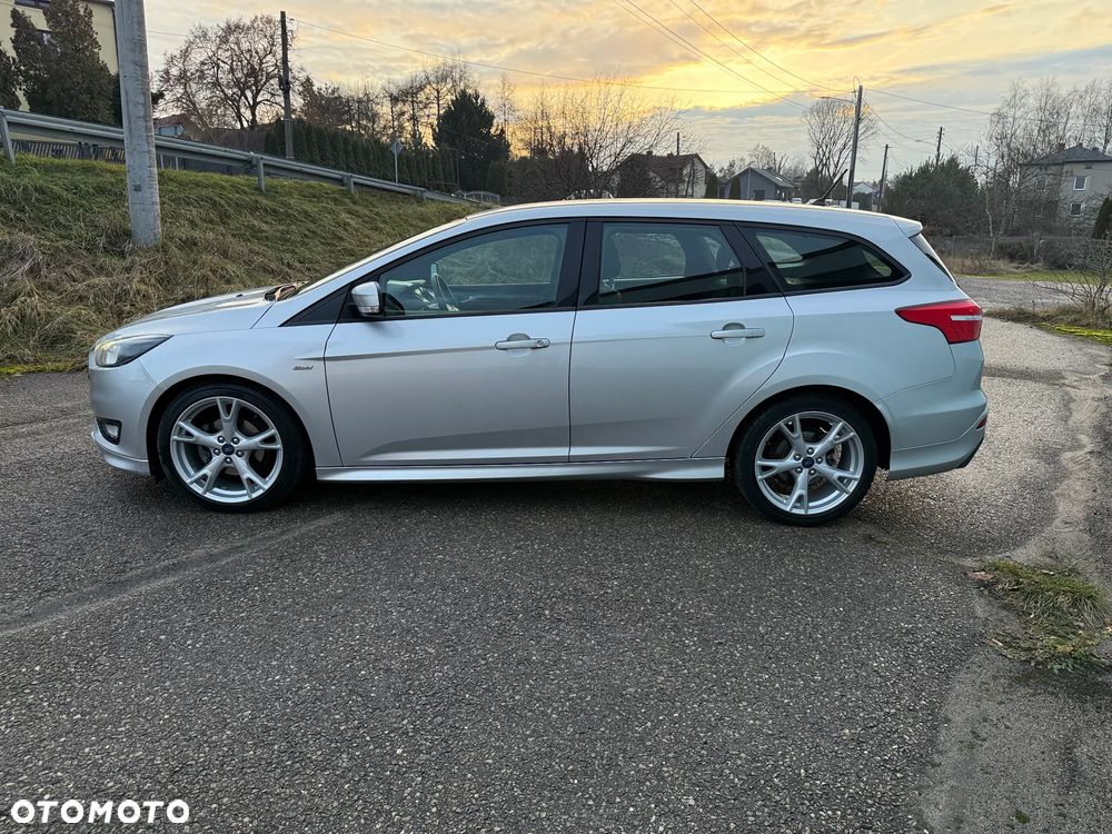 Ford Focus 1.0 EcoBoost Start-Stopp-System ST-LINE STYLE - 5