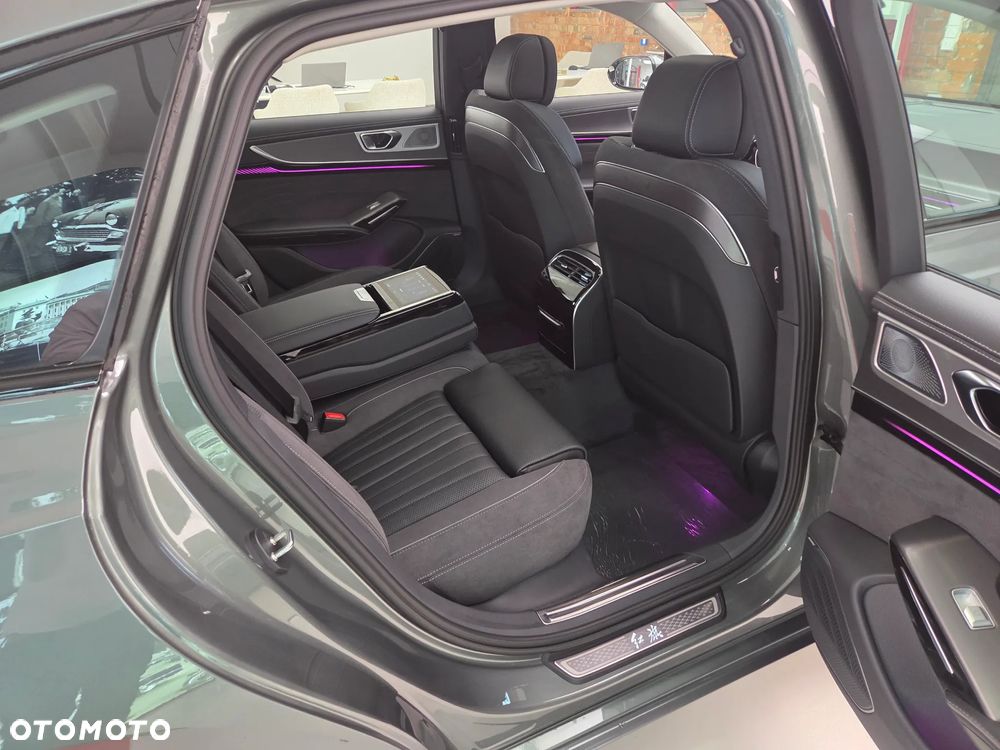 Hongqi H9 2.0T Deluxe - 24