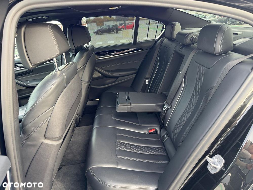 BMW Seria 5 530e xDrive M Sport sport - 12