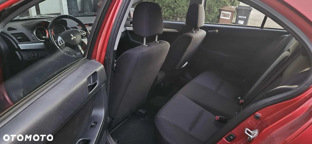 Mitsubishi Lancer - 10