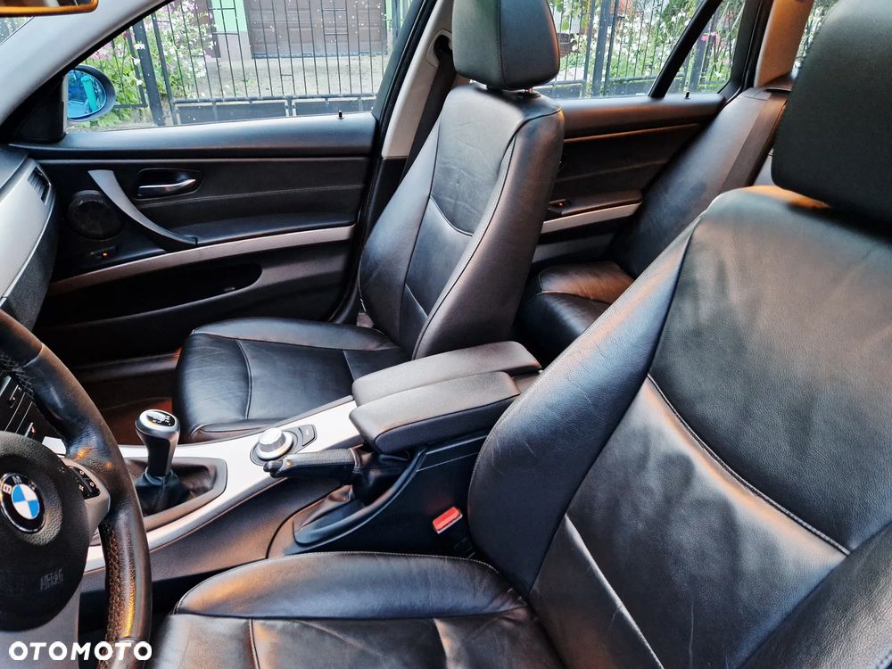 BMW Seria 3 320d - 23