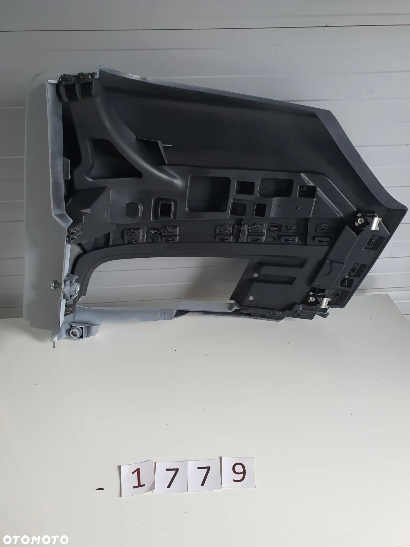 Zderzak przedni prawy dolny MAN TGX Euro 6 poszycie halogenu 81416106754  81416106774 - 4