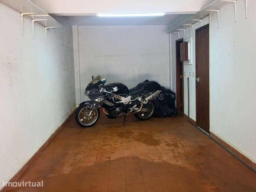 Garagem Espaçosa 43m2 - Capacidade para 2 Viaturas - a 10 minutos d... - Grande imagem: 4/13