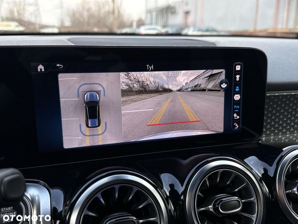 Mercedes-Benz GLB - 25