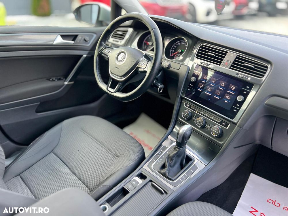 Volkswagen Golf - 20