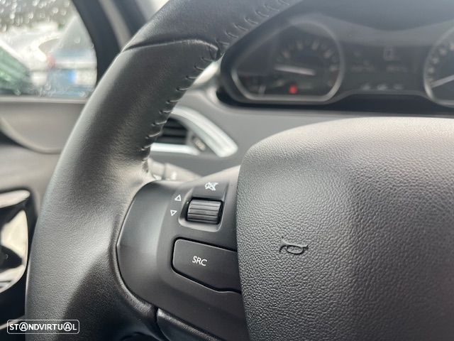 Peugeot 208 1.2 PureTech Signature - 8