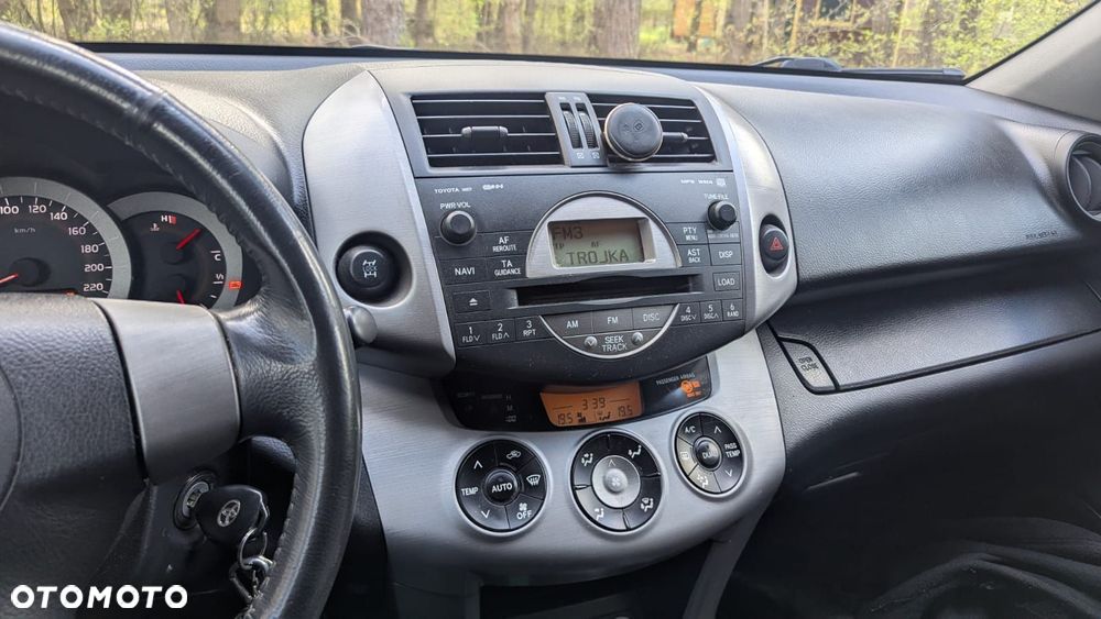 Toyota RAV4 - 8