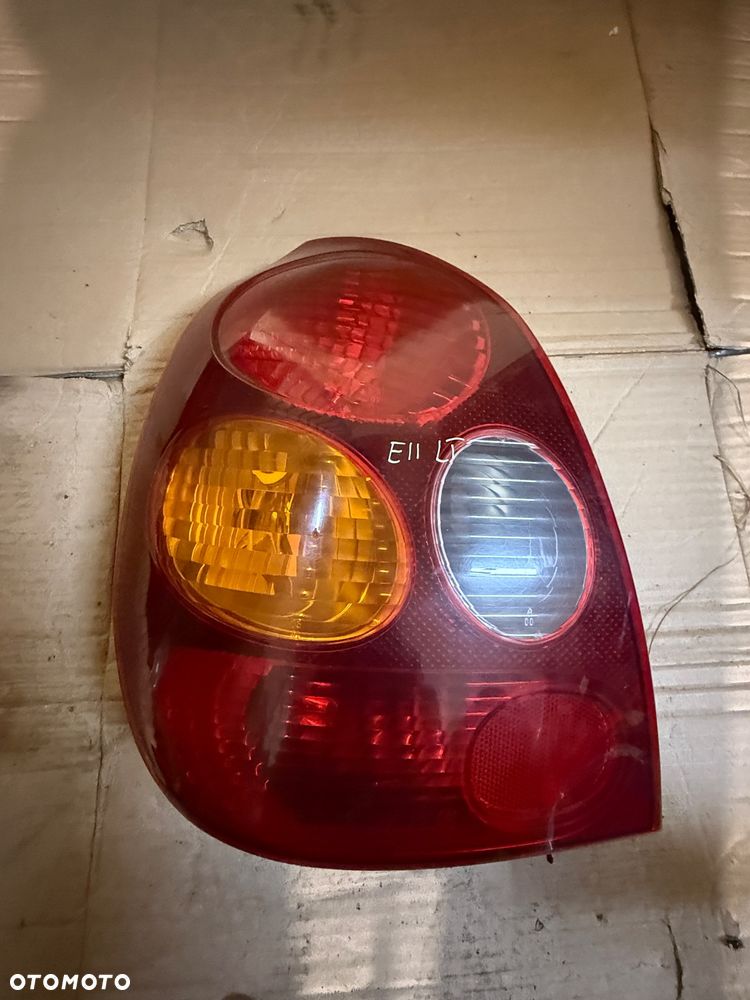 Lampy tył Toyota Corolla E11 97-00r. - 2