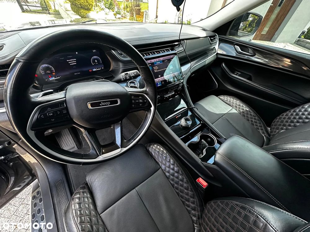 Jeep Grand Cherokee - 21