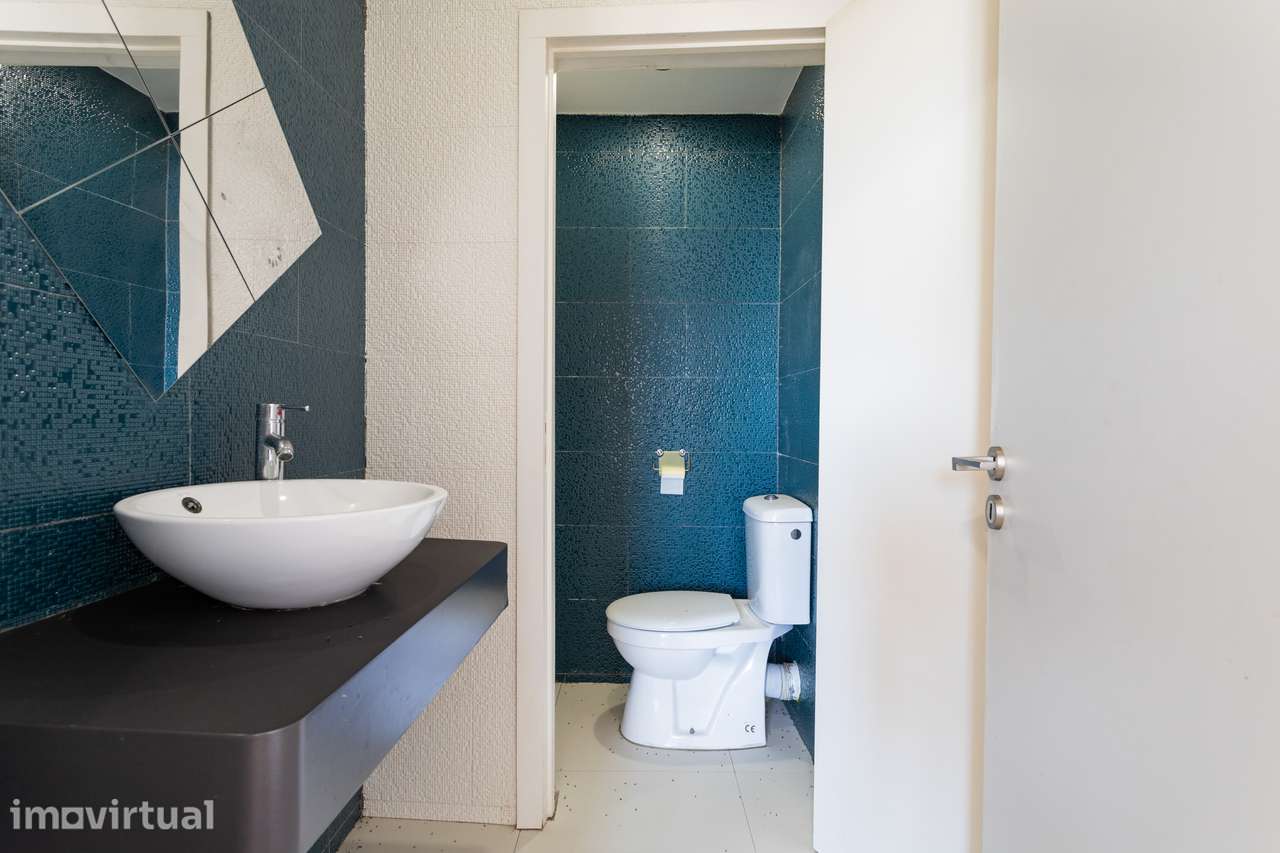 Loja Totalmente Remodelada com Potencial para Habitação – Junto à Marg - Grande imagem: 5/14