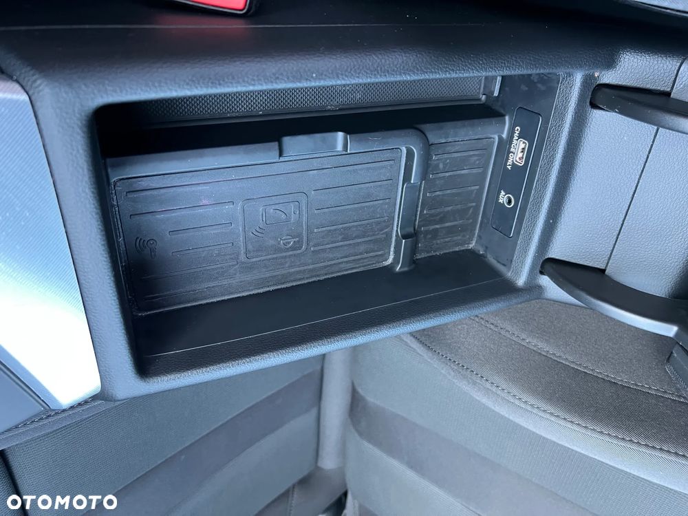 Audi A4 Avant 35 TDI S tronic design - 24