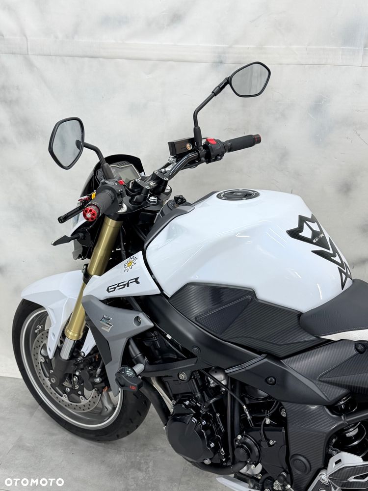 Suzuki GSR - 30