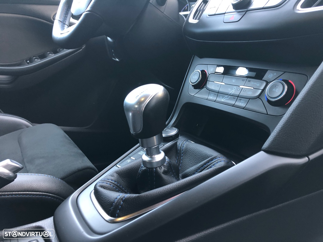 Ford Focus 2.3 EcoBoost RS - 42