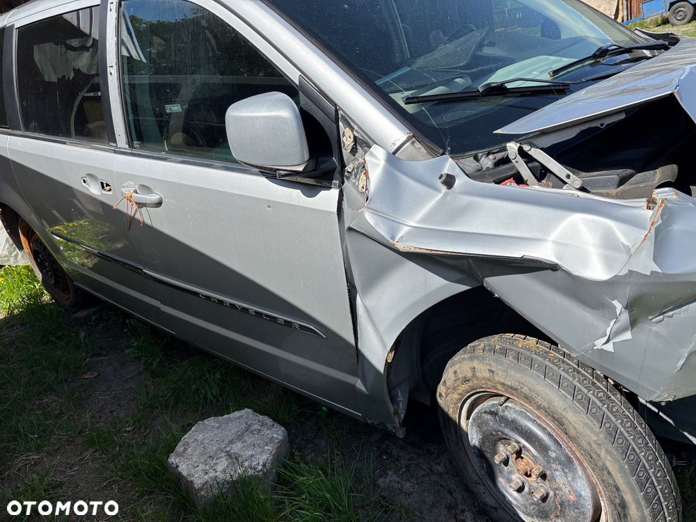 Chrysler Town & Country - 3