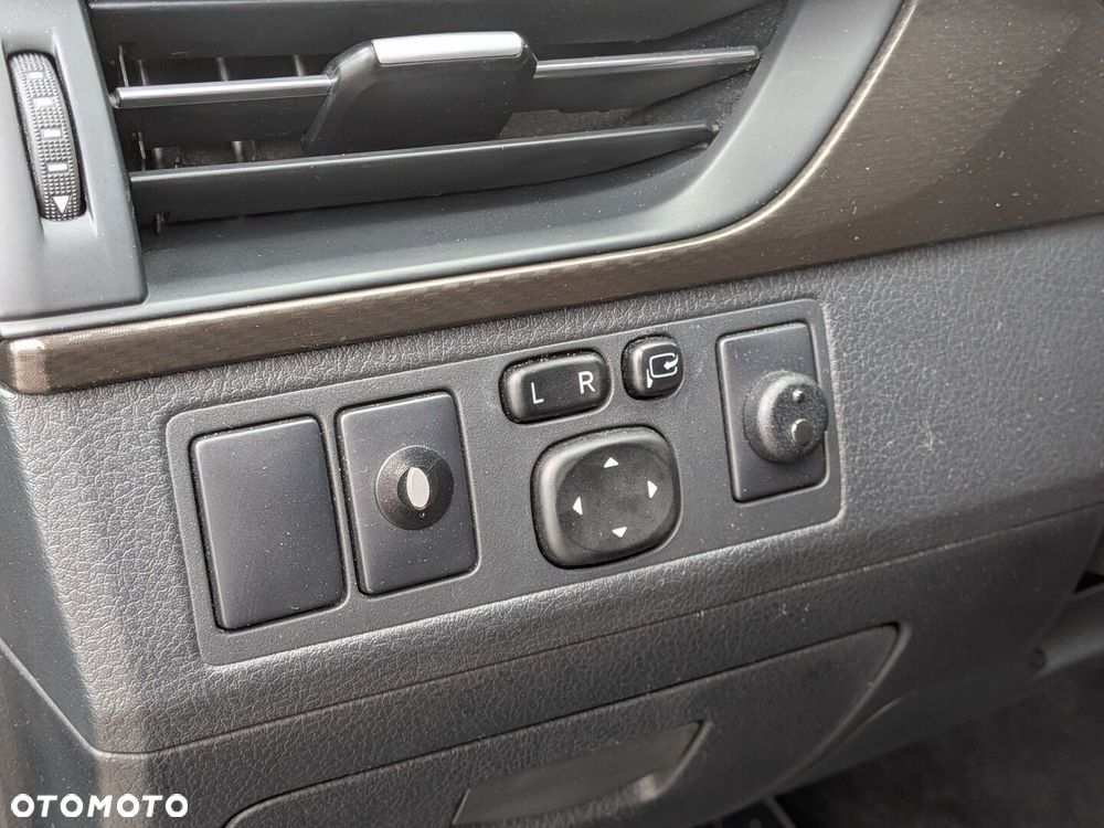 Toyota Avensis 2.0 Premium MS - 36